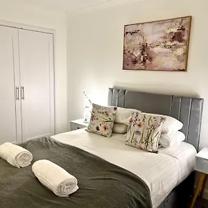 kiwi-tree-apartment.cambridgehotelsuk.com/