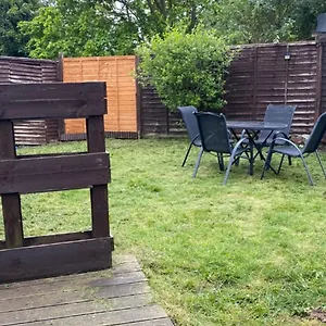 Apartment 1 Bedroom Ground Floor Flat With Garden, Greenford (Greater London)